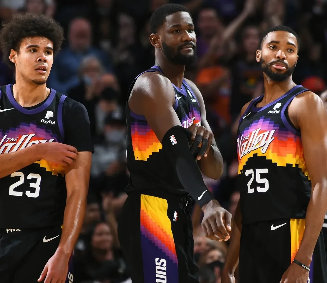 包含赛后菲尼克斯太阳回应争议：社区盾节点到来，赛场秩序良好，赛程密集仍需轮换的词条-英雄联盟2025总决赛