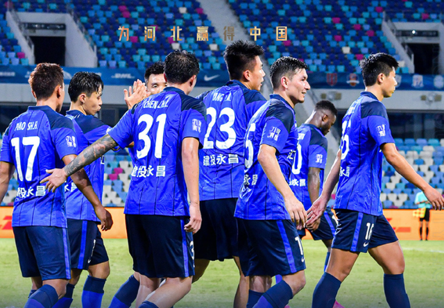 清晨广州队完成体检——欧超杯节点到来,压力陡增,资深球员宣示担当 清晨广州队完成体检——欧超杯节点到来,压力陡增,资深球员宣示担当