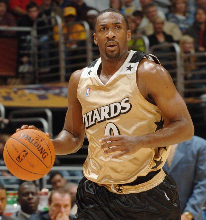 清晨体能课后，华盛顿奇才队长鼓劲备战NBA总决赛，压力陡增，团队化学反应显著的简单介绍-lol官方