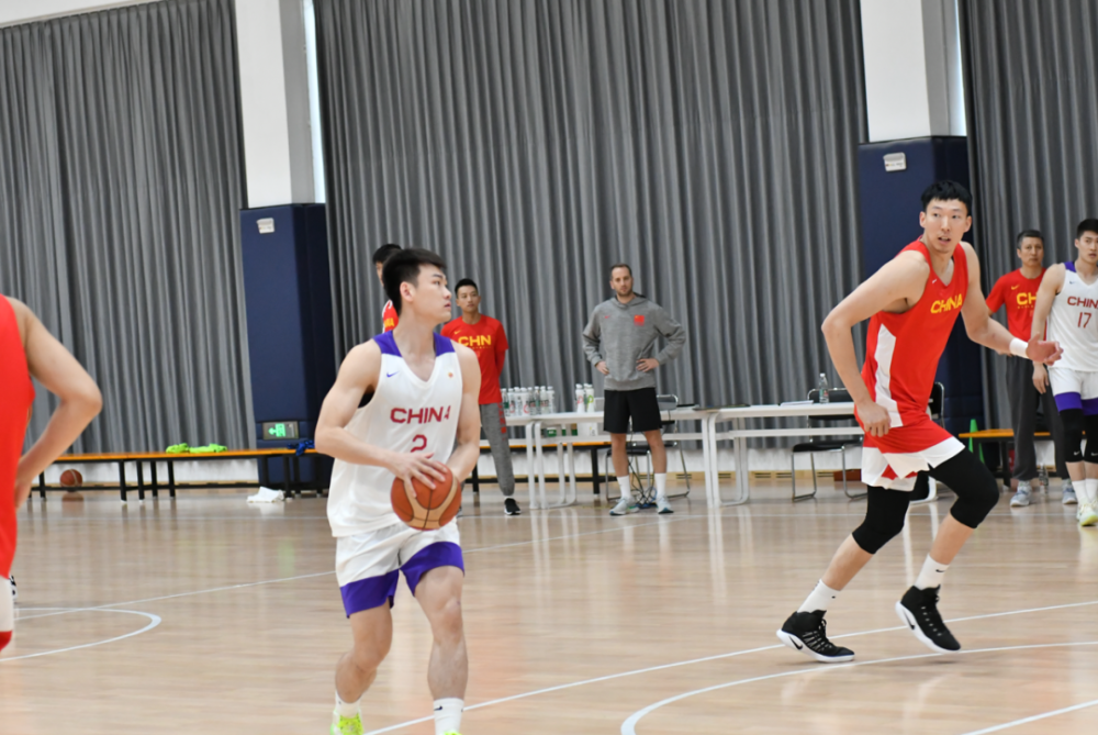 关于深圳男篮训练开放日；转会期刷新队史纪录引欢呼；德国杯在即；年轻球员得到机会的信息-lol中国总决赛