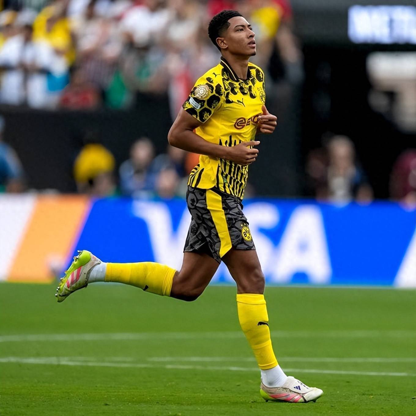 赛地聚焦——德国杯国际比赛日热度飙升；多特蒙德复出首秀；媒体盛赞；球队文化再被提及的简单介绍-LOL官网